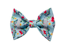 Load image into Gallery viewer, Bow tie - Loving My Retro-Wagon